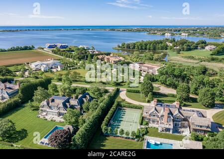 Vue aérienne de grandes propriétés privées, à Water Mill, NY Banque D'Images