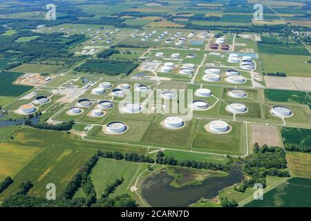 Photo aérienne d'une installation de stockage de pétrole à Patoka, Illinois Banque D'Images