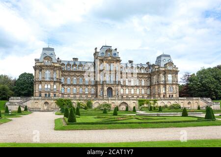 The Bowes Museum and Gardens, Barnard Castle, comté de Durham, Angleterre, Royaume-Uni Banque D'Images