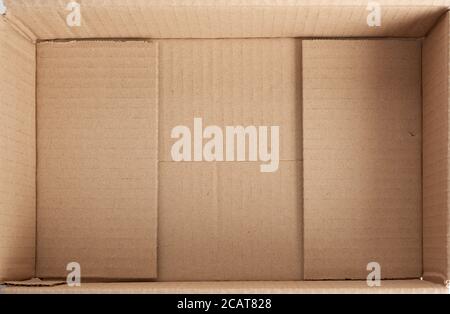 vider la boîte marron en carton ouverte, vue de dessous, vue de dessus Banque D'Images