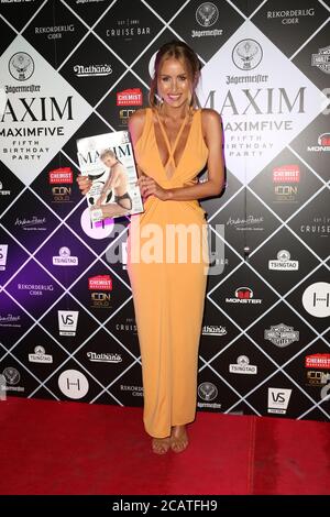 Renee Sommerfield (petite fille Maxim 5ème édition anniversaire) participe à la fête du cinquième anniversaire du magazine Maxim au Cruise Bar. Banque D'Images