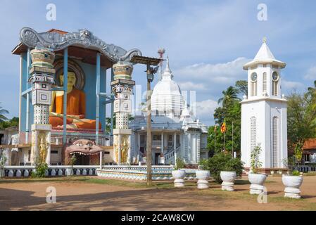 NEGOMBO, SRI LANKA - 03 FÉVRIER 2020 : au temple bouddhiste Bodhirajarama Maha Viharaya (temple d'Agurukaramulla) par temps ensoleillé Banque D'Images