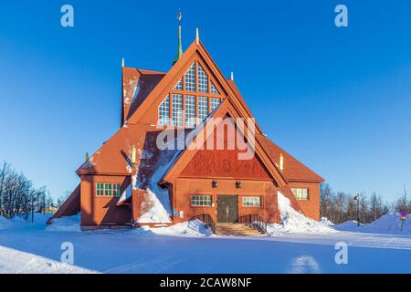 Kiruna église ou Kiruna kyrka avec beau ciel bleu - Suède Banque D'Images