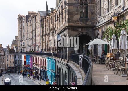 [Edinburgh, Écosse - août 2020] Edinburgh West Bow et Victoria Street avec des boutiques colorées dans la vieille ville Banque D'Images