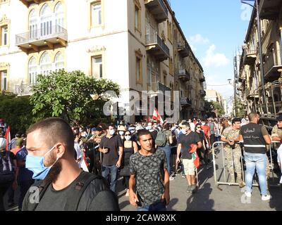 C'est la révolution qui s'est produite dans le centre-ville de Beyrouth après l'énorme souffle du port qui a endommagé tout ville et vous pouvez voir la destruction Banque D'Images