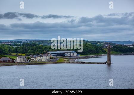 La vue côtière du port Larne, en Irlande du Nord. Par jour nuageux. Banque D'Images