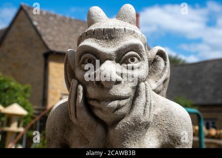 Statue en pierre du visage de Goblin Banque D'Images