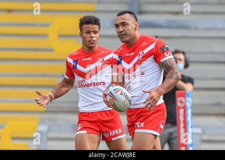 Zeb Taia (11) de St Helens célèbre son essai Banque D'Images