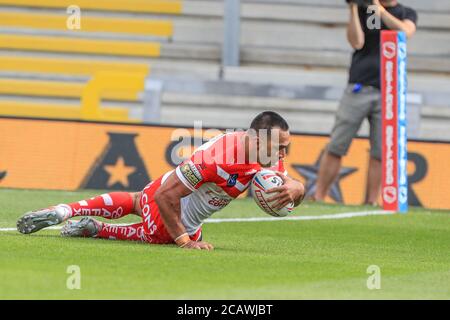 Zeb Taia (11) de St Helens va faire un essai Banque D'Images