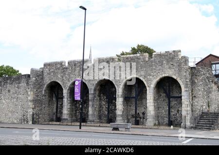 Mur de la ville de Southampton, rond-point de Mayflower, Southampton, Angleterre, Royaume-Uni, août 2020 Banque D'Images