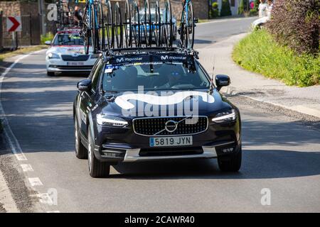 Cracovie, Pologne - 4 août 2018 : véhicule d'équipe sur la route de la course de vélo Tour de Bologne. TDP fait partie du prestigieux monde UCI Banque D'Images