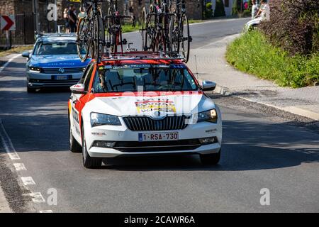 Cracovie, Pologne - 4 août 2018 : véhicule d'équipe sur la route de la course de vélo Tour de Bologne. TDP fait partie du prestigieux monde UCI Banque D'Images