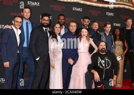 LOS ANGELES - 5 MARS : American Gods Cast, Omid Abtahi, Pablo Schreiber, Sakina Jaffrey, Mousa Kraish, Ian McShane, Demore Barnes, Emily Browning, Ricky Whittle, Peter Stormare, Crispin Glover, Bruce Langley, Yetide Badak à la première saison 2 des 'American Godss' au Théâtre de l'hôtel Ace le 5 mars 2019 à Los Angeles, CA Banque D'Images