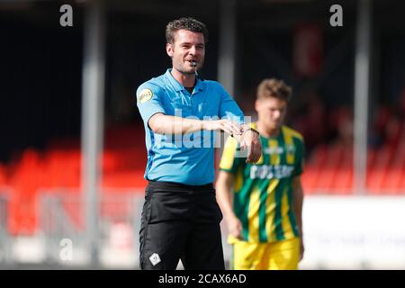 Enschede, pays-Bas. 08 août 2020. ALMERE, 08-08-2020, stade Yanmar, football, saison 2020/2021, pré saison amicale, arbitre Erwin Blank pendant le match Almere City - ADO Den Haag crédit: Pro shots/Alay Live News Banque D'Images