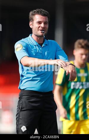 Enschede, pays-Bas. 08 août 2020. ALMERE, 08-08-2020, stade Yanmar, football, saison 2020/2021, pré saison amicale, arbitre Erwin Blank pendant le match Almere City - ADO Den Haag crédit: Pro shots/Alay Live News Banque D'Images