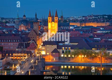 Géographie / Voyage, Allemagne, Bavière, Wuerzburg, vue sur la ville de Wuerzburg avec la cathédrale Saint Kilian , droits-supplémentaires-dégagement-Info-non-disponible Banque D'Images