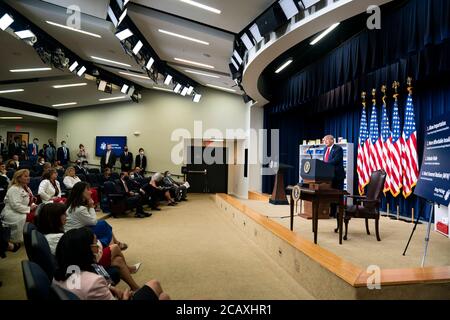 Le président américain Donald Trump prononce un discours avant de signer une ordonnance de l'exécutif sur la baisse du prix des médicaments dans le South court Auditorium de l'immeuble Eisenhower Executive Office 2 juillet 4, 2020 à Washington, D.C. Banque D'Images