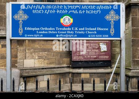 Panneau extérieur du diocèse Debre-Genet Église Sainte-Trinité qui est situé dans le nord-ouest de Londres. Banque D'Images