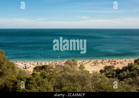 Plage de Portinho da Arrábida, à Setubal, Portugal. Banque D'Images