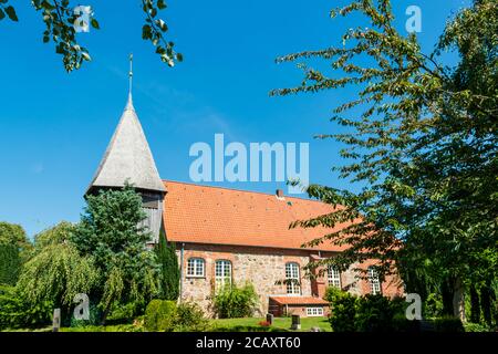 Romanische Kirche Peter & Paul aus dem 13. Jahrhundert dans Sehestedt Schleswig-Holstein am Nord-Ostsee-Kanal Banque D'Images