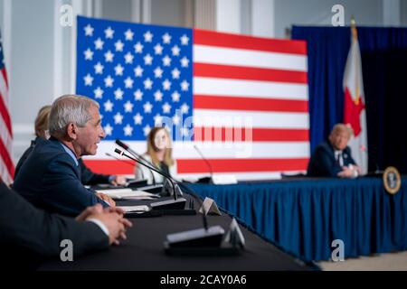 Le Dr Anthony Fauci, directeur du National Institute of Allergy and Infectious Diseases, s'adresse à une table ronde sur le don de plasma au siège national de la Croix-Rouge américaine le 30 juillet 2020 à Washington, DC. Banque D'Images