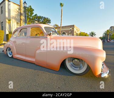 Voiture personnalisée, salon de voiture d'été dans la vieille ville de Pittsburg, Californie, États-Unis Banque D'Images