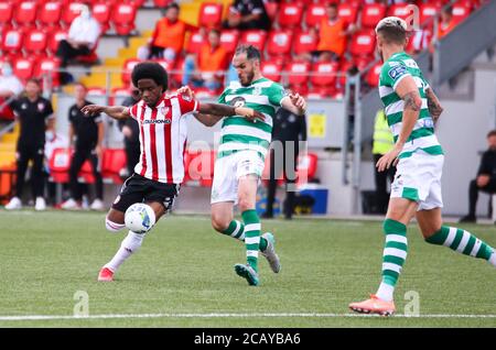 WALTER FIGUEIRA (Derry City FC) Dans une tussle avec Joey O’Brien (Shamrock Rovers) Pendant le montage de l'Airtricity League entre le Derry City FC et Shamrock Banque D'Images