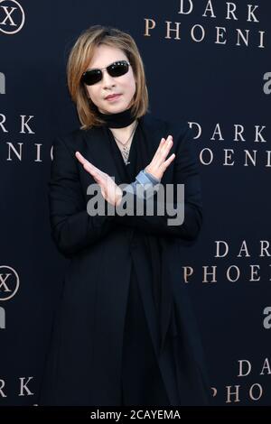 LOS ANGELES - 4 JUIN : Yoshiki à la première mondiale de « Shark Phoenix » au cinéma chinois IMAX de TCL le 4 juin 2019 à Los Angeles, en Californie Banque D'Images