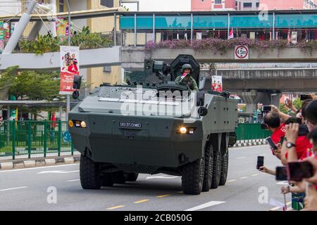 Singapour 9 août 2020 : défilé de la Journée nationale (NDP) 2020 colonne mobile à Choa ChuKang Banque D'Images