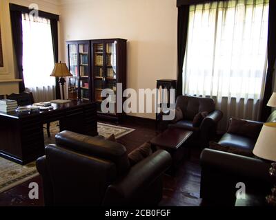 Bureau simple et traditionnel de Sun Yat-sen à Longmen Grottes site du patrimoine mondial près de la ville de Luoyang dans la province de Henan, Chine, 14 octobre 2018. Banque D'Images