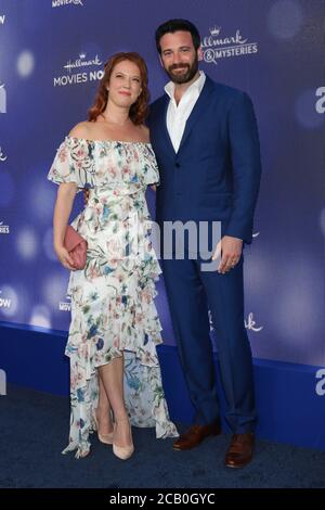 LOS ANGELES - JUL 26: Patti Murin, Colin Donnell au Hallmark été 2019 TCA Party à la résidence privée le 26 juillet 2019 à Beverly Hills, CA Banque D'Images