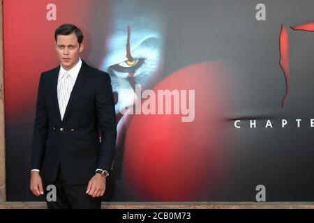 LOS ANGELES - AOÛT 26 : Bill Skarsgard à la première « IT Chapter Two » au Village Theatre le 26 août 2019 à Westwood, Californie Banque D'Images