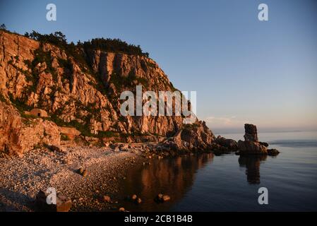 Changdao. 9 août 2020. Photo prise le 9 août 2020 montre le paysage de l'île de Tuoji à Changdao, dans la province de Shandong, en Chine orientale. Crédit: Wang Kai/Xinhua/Alay Live News Banque D'Images