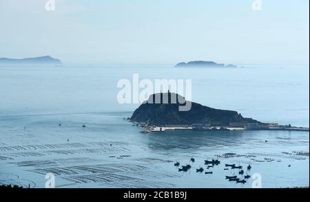 Changdao. 9 août 2020. Photo prise le 9 août 2020 montre le port de l'île de Tuoji à Changdao, dans la province de Shandong, en Chine orientale. Crédit: Wang Kai/Xinhua/Alay Live News Banque D'Images