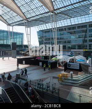 Test gratuit de corona à l'aéroport de Munich, test de détection du coronavirus, pandémie COVID-19, Munich, Bavière, Allemagne Banque D'Images