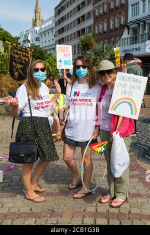 Les travailleurs du ministère de la santé Dorset disent « non » aux manifestations pacifiques contre les inégalités dans le secteur public à Bournemouth, au Royaume-Uni Dorset, en août Banque D'Images