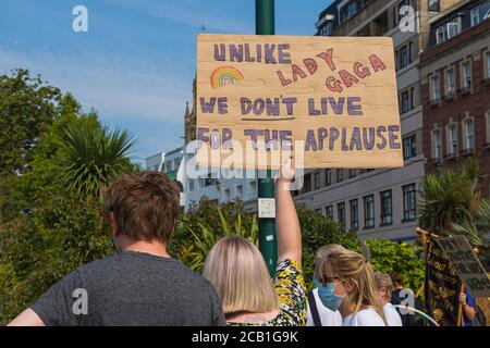 Les travailleurs du ministère de la santé Dorset disent « non » aux manifestations pacifiques contre les inégalités dans le secteur public à Bournemouth, au Royaume-Uni Dorset, en août Banque D'Images