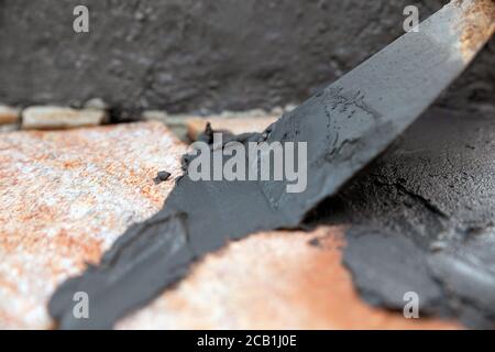 dalles de pierre quartzite fraîchement posées, colle pour carrelage et coulis gris, extérieur Banque D'Images