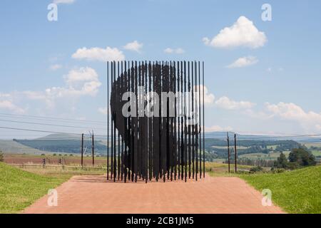 Howick, Afrique du Sud Mars 25 2016: Monument de sculpture sur le site de capture Nelson Mandela Howick, KZN, Afrique du Sud. C'est là que Mandela a été arrêté Banque D'Images