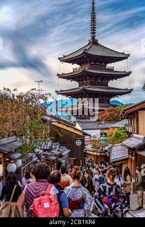 Rue Sannenzaka avec pagode Yasaka-no-tou, Higashiyama, Kyoto, Japon Banque D'Images