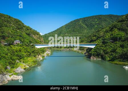 Pont Changhong au-dessus de la rivière Xiuguluan à Hualien, Taïwan Banque D'Images