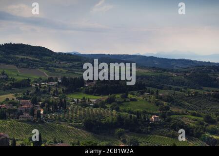 Vue sur le panorama depuis la tour de Salvucci de San Gimignano Banque D'Images