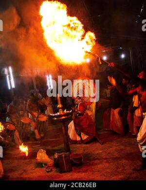 bhadrakali dans l'art rituel mudiyettu Banque D'Images