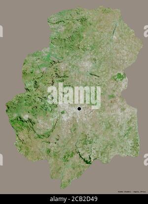 Forme de Huambo, province d'Angola, avec sa capitale isolée sur un fond de couleur unie. Imagerie satellite. Rendu 3D Banque D'Images