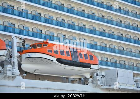 FORT LAUDERDALE, FL, États-Unis - 30 MARS 2017 : canot de sauvetage sur le Royal Princess amarré au port maritime de Port Everglades. Royal Princess est exploité par Princess Banque D'Images