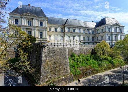 France, Loir et cher, Vallée de la Loire classée au patrimoine mondial de l'UNESCO, Blois, Château de Blois, château royal, façade des Loges dans l'aile François I // F Banque D'Images