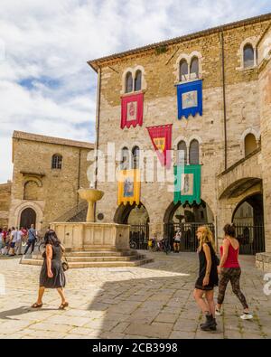 La Piazza Filippo Silvestri, Bevagna, Ombrie, Italie Banque D'Images