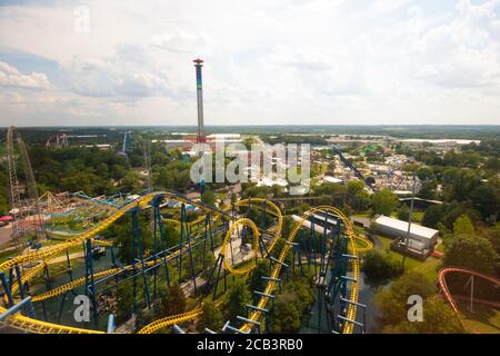 Carowinds, États-Unis - 19 août 2019. Attraction nighthawk montagnes russes dans le parc à thème Carowinds le 19 août 2019 à Charlotte, Caroline du Nord, États-Unis Banque D'Images