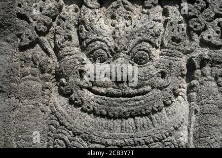 Pierre sculptée démon / Dieu au temple de Prambanan, Indonésie Banque D'Images