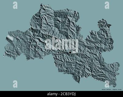 Forme de Smolyan, province de Bulgarie, avec sa capitale isolée sur un fond de couleur unie. Carte d'altitude en couleur. Rendu 3D Banque D'Images